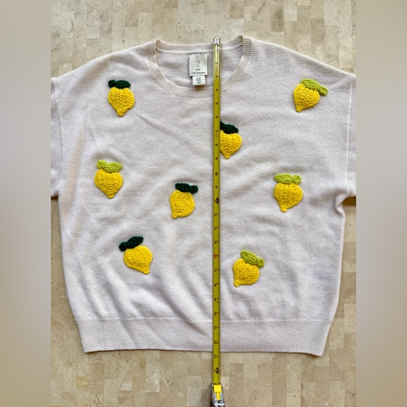 🍋 Joie 100% Cashmere Knit White Sweater w/ Embroidered Yellow Lemons Sz Medium - Picture 5 of 7